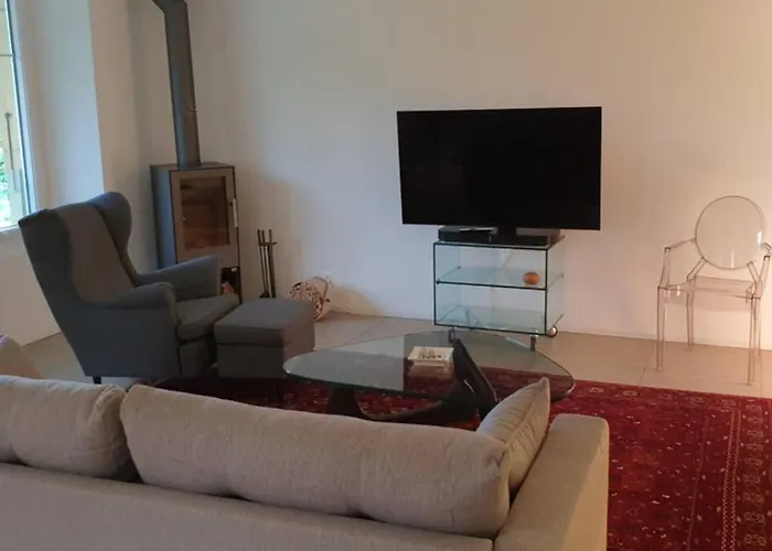Voeens, St-Blaise, Logement Entier - 2 Chambres