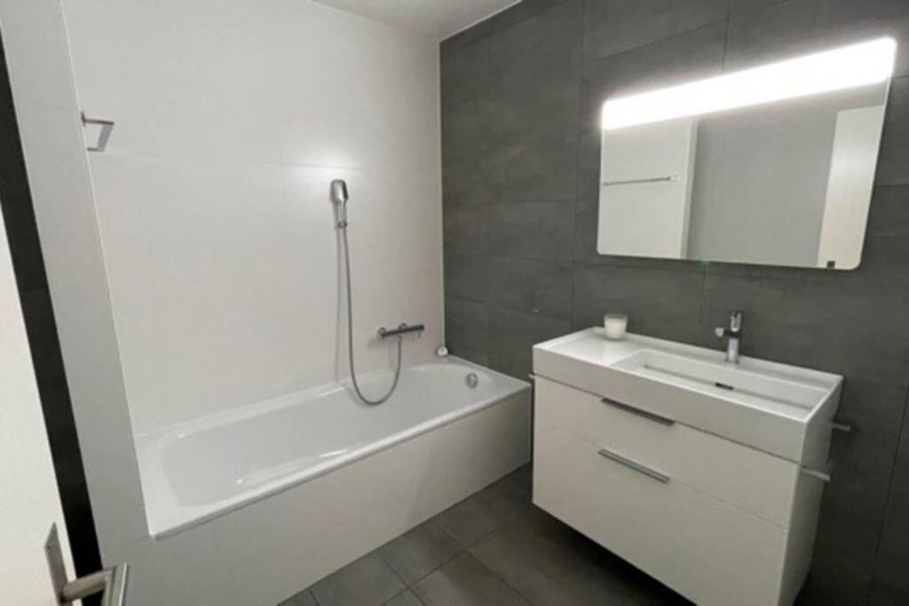 Voeens, St-blaise, Entier - 2 Apartment